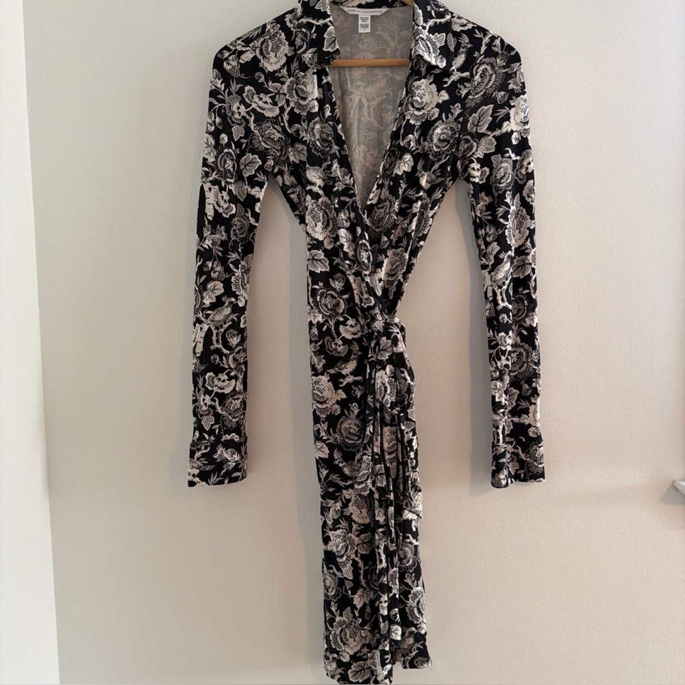 Diane Von Furstenberg Black and Cream Floral Long Sleeve Wrap Dress